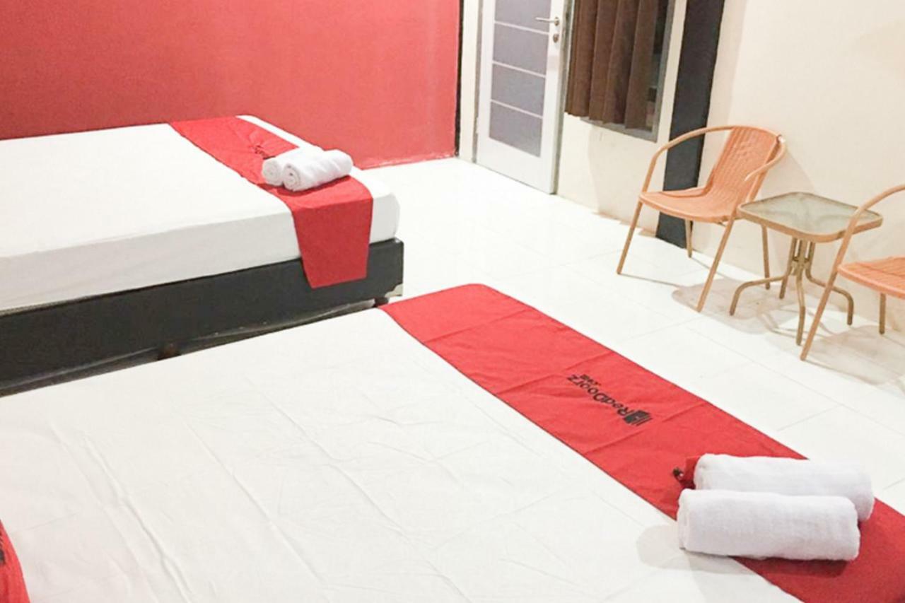 Hotel Reddoorz @ Simpang Lima Jupiter Sorong Exteriér fotografie