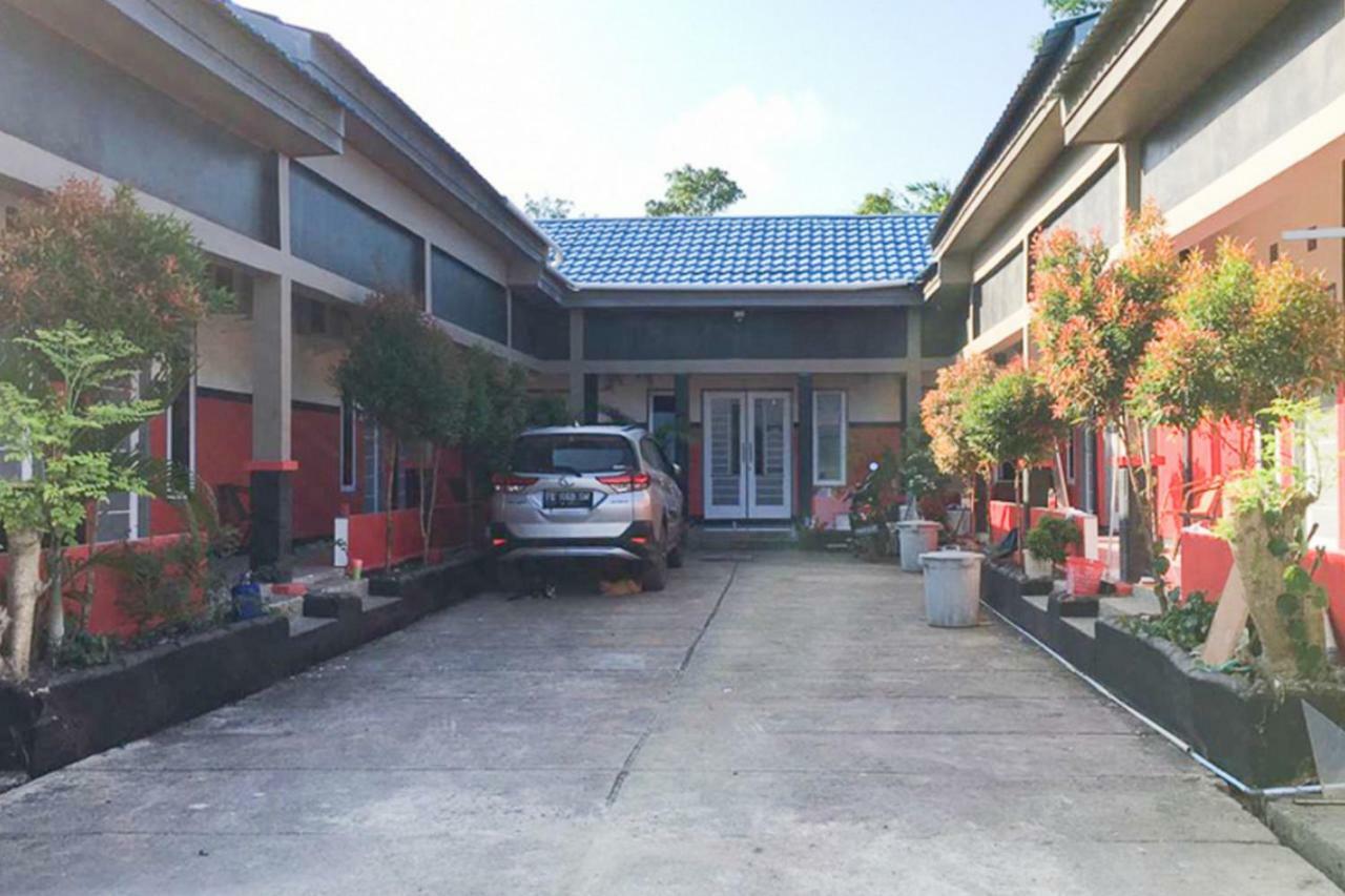 Hotel Reddoorz @ Simpang Lima Jupiter Sorong Exteriér fotografie