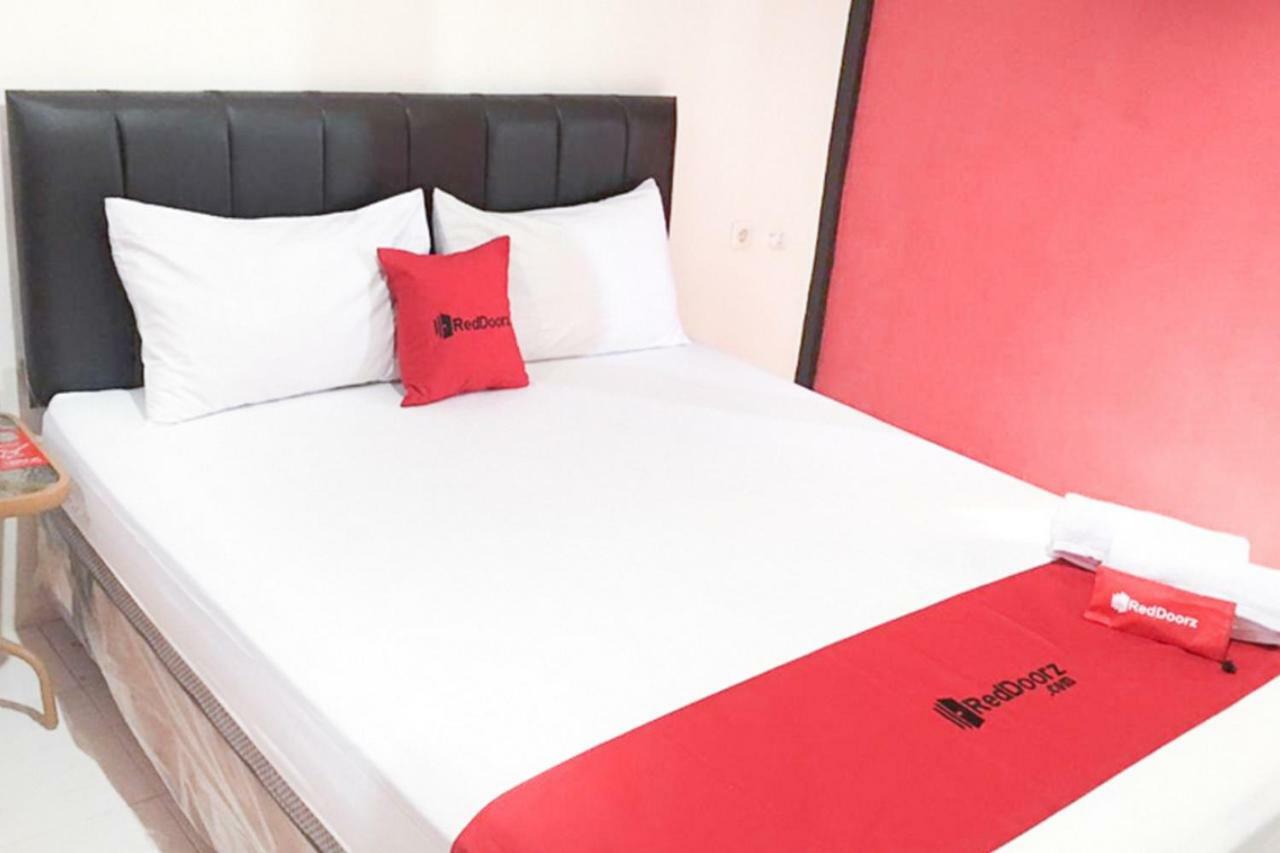 Hotel Reddoorz @ Simpang Lima Jupiter Sorong Exteriér fotografie